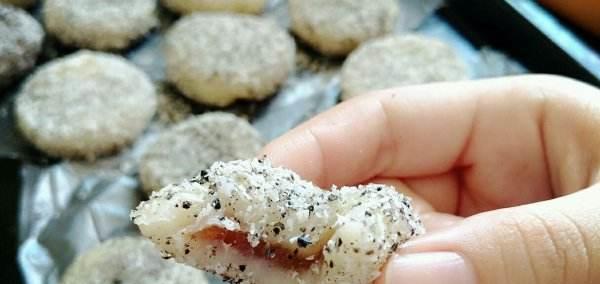 『蛋糕』外国人觉得最“恶心”的中国小吃，上面爬满虫，学生却抢着买