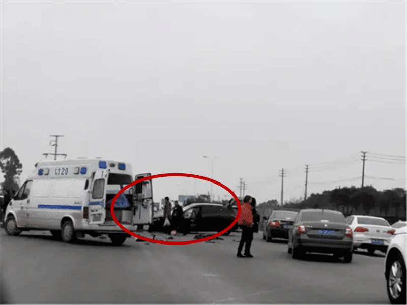 别克君越|别克君越迎面撞上VV7，车主看到车损很心痛：早知道买国产车！