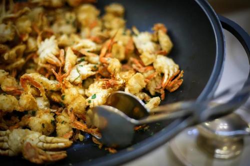 【小龙虾】终于知道“小龙虾热”为啥突降温，原来是它被发现！太过瘾