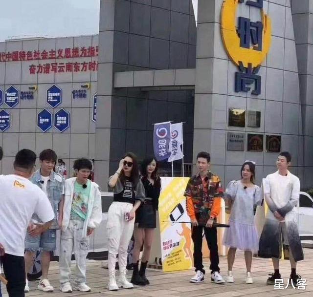 吴宣仪▲吴宣仪是欢乐喜剧人吧？穿成女霸总参加学车综艺，现场秒换绿马甲