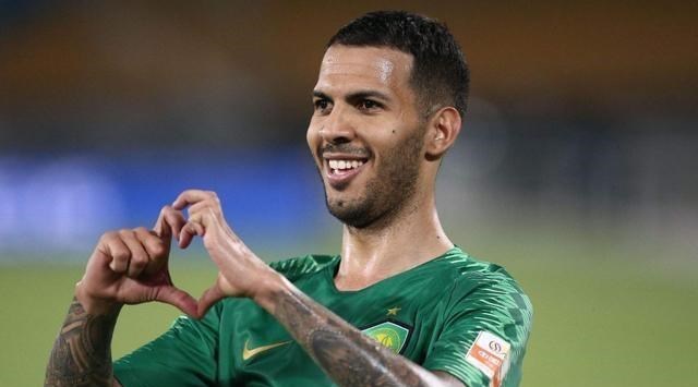 北京国安|上港VS北京国安！专家：比埃拉摔倒不构成点球！李可手球构成点球