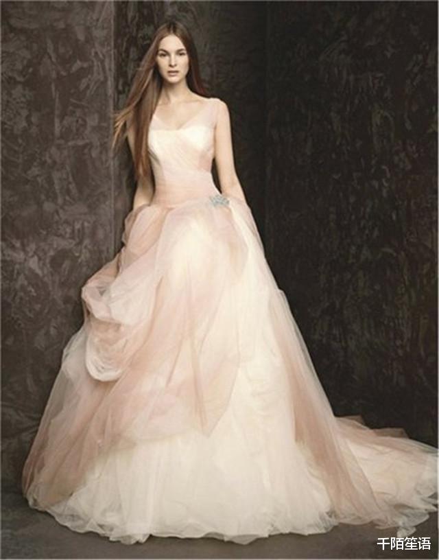 “婚紗女王”王薇薇：身價40億，71歲的高齡卻17歲的身材-圖6