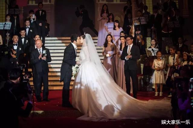 『赵薇』林心如结婚，赵薇随礼10万，而她的婚礼却给了200万