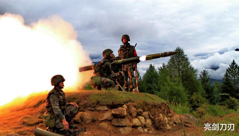 高原：中国底线不容侵犯！我军防空部队现身高原，反坦克导弹火力全开