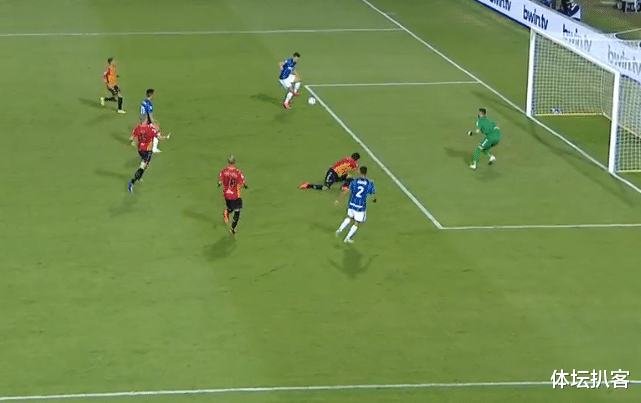 伊万·佩里西奇|国米5-2狂胜揪出最郁闷之人！5米空门直接打偏，一脚狠踹门柱