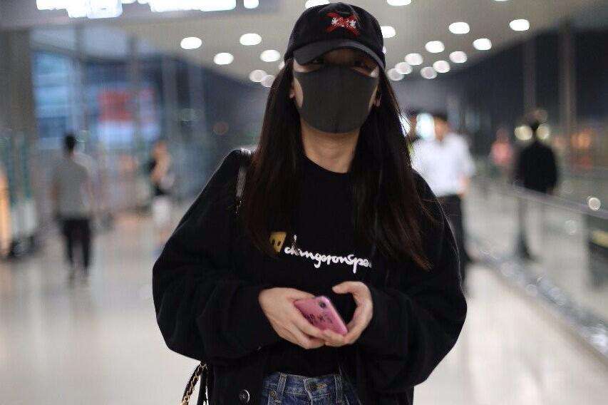 「李响」那个被李响三次求婚不松口，把郑凯当备胎的主持人，如今怎么样了