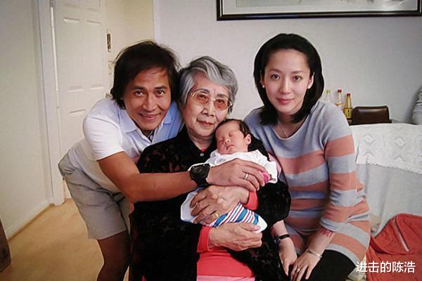 60岁齐秦一生坎坷:与儿子对簿公堂,嗓子失声,51岁脸部60%烧伤