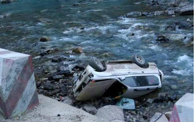 川藏公路|川藏线上出现大量被遗弃豪车，为何没人捡？当地人：吃过亏就明白了