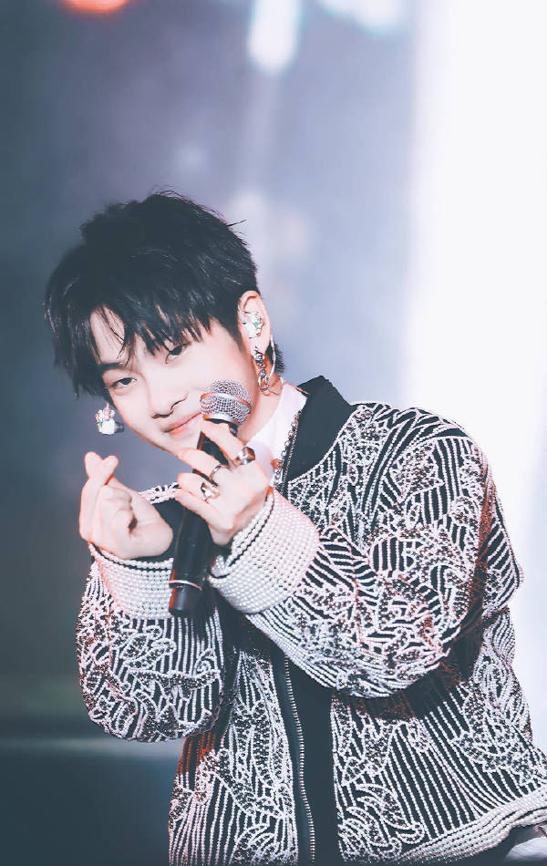 周震南|周震南被综艺 《乘风破浪》、《姐姐的爱乐》等节目正式除名