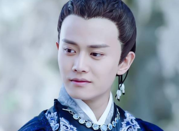 任嘉伦|任嘉伦“霸屏”了?3部新剧已官宣,看到女主们:都是一流明星!