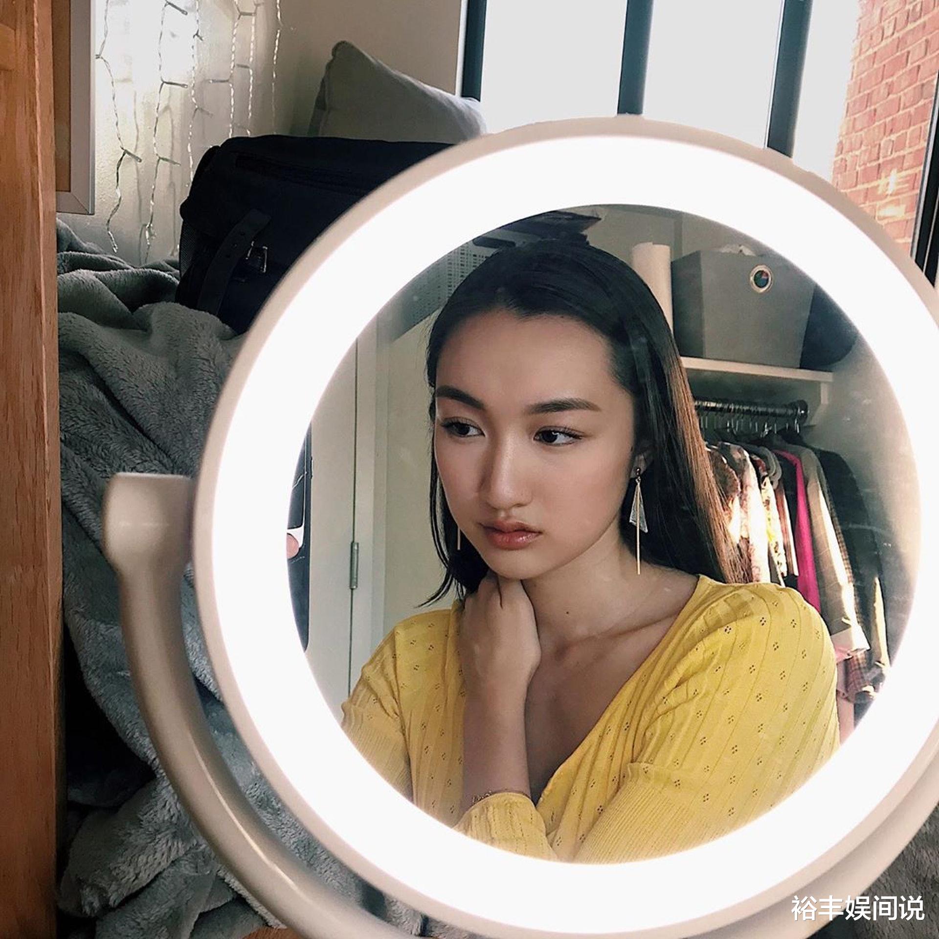 巩俐|《唐伯虎点秋香》中的她才是真美女，曾被赞比巩俐美，49岁仍靓丽