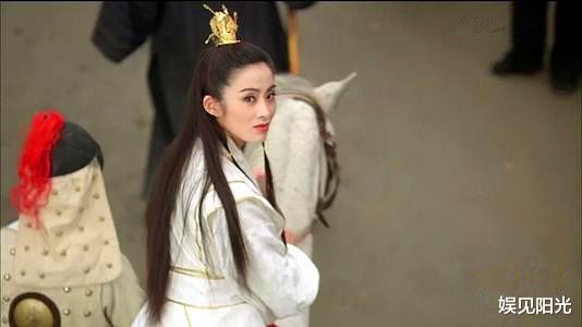 王晶|王晶新《倚天屠龙记》又曝角色照,跟27年前相比华丽到不真实