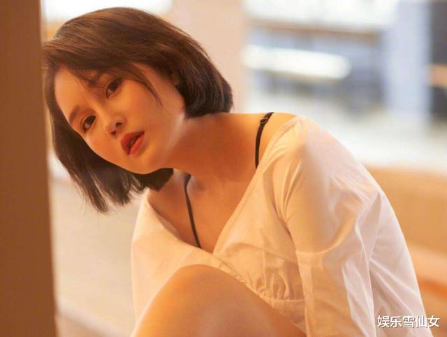「陈德容」有种尴尬叫赵本山两个女儿, 同基因不同命, 活成两个世界的人