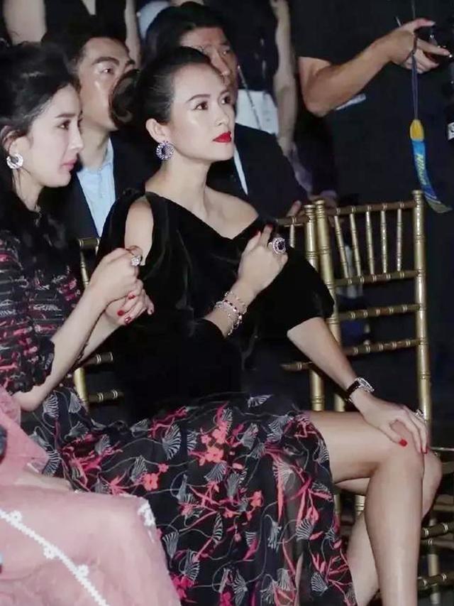 章子怡|杨幂与章子怡同框被秒成渣!侧脸扁平没辨识度,怎么鼻子也有点怪