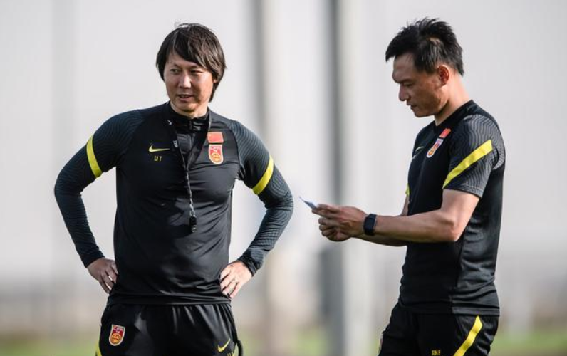 「李铁」恭喜李铁！3名归化球员组433碾压40强赛，目标4连胜进12强赛