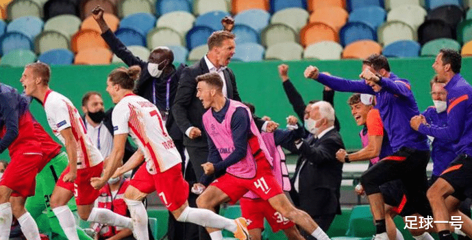 欧冠|1-2！欧冠夺冠大热轰然崩盘！88分钟惨遭绝杀，两队补时爆发冲突