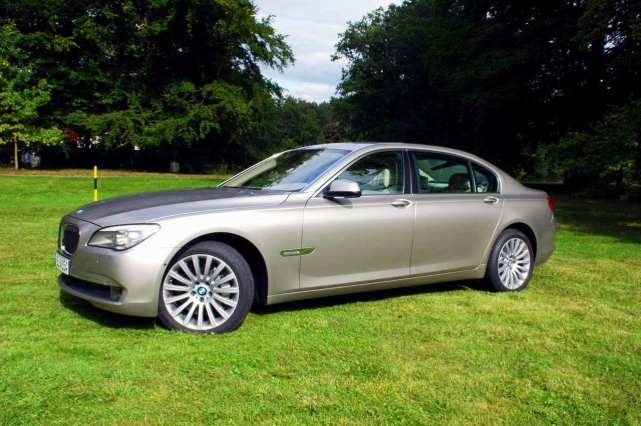 #宝马#年轻人造出“石头宝马”，宝马总部得知后：送他一辆真的