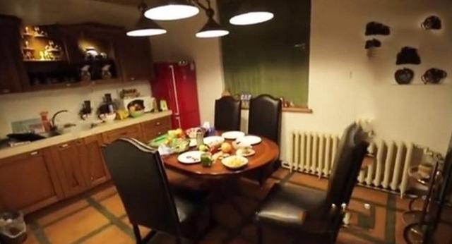 带你看看方青卓的家，当了几十年的老演员，却仍然住在农村平房