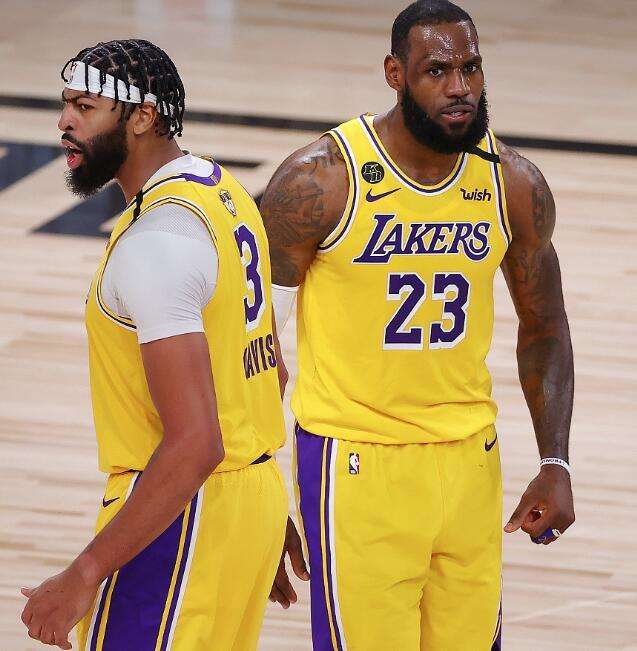 热火队|巴特勒狂砍40分，詹姆斯对格林已经绝望，热火1-2湖人队