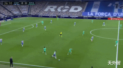 「武磊」新帅仅给武磊57分钟！被换下时低头不开心，面对皇马2射拿6.6分