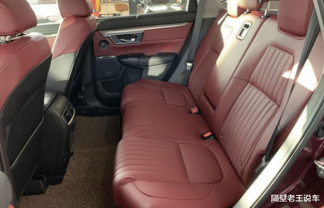 「本田CRV」国人没白捧红它！关上门静如高铁，满油能跑1200公里，懊悔CRV买早了