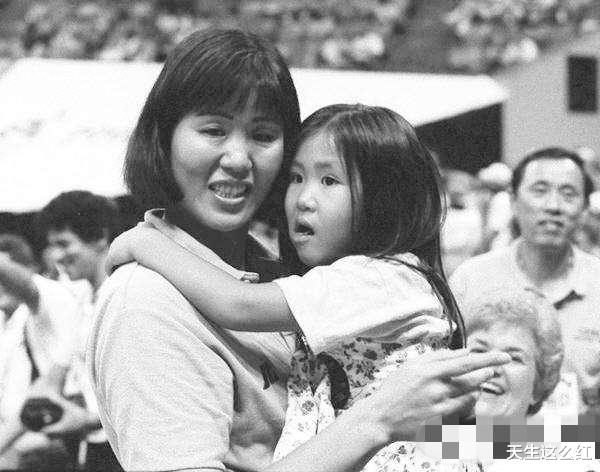 郎平|郎平为什么去给美国女排当教练？注意《夺冠》里的细节交代！