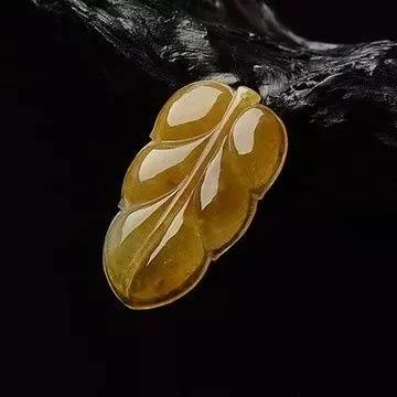 翡翠|经雕刻后的多彩翡翠成品惊艳翡翠界，价值无法评估