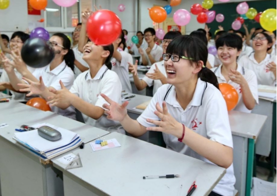 |为何在高考前，很多家长都让孩子喝酒？看完长见识了