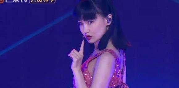 黄龄|《浪姐》黑幕实锤？黄龄发文内涵节目组，连李佳航也发文：过分
