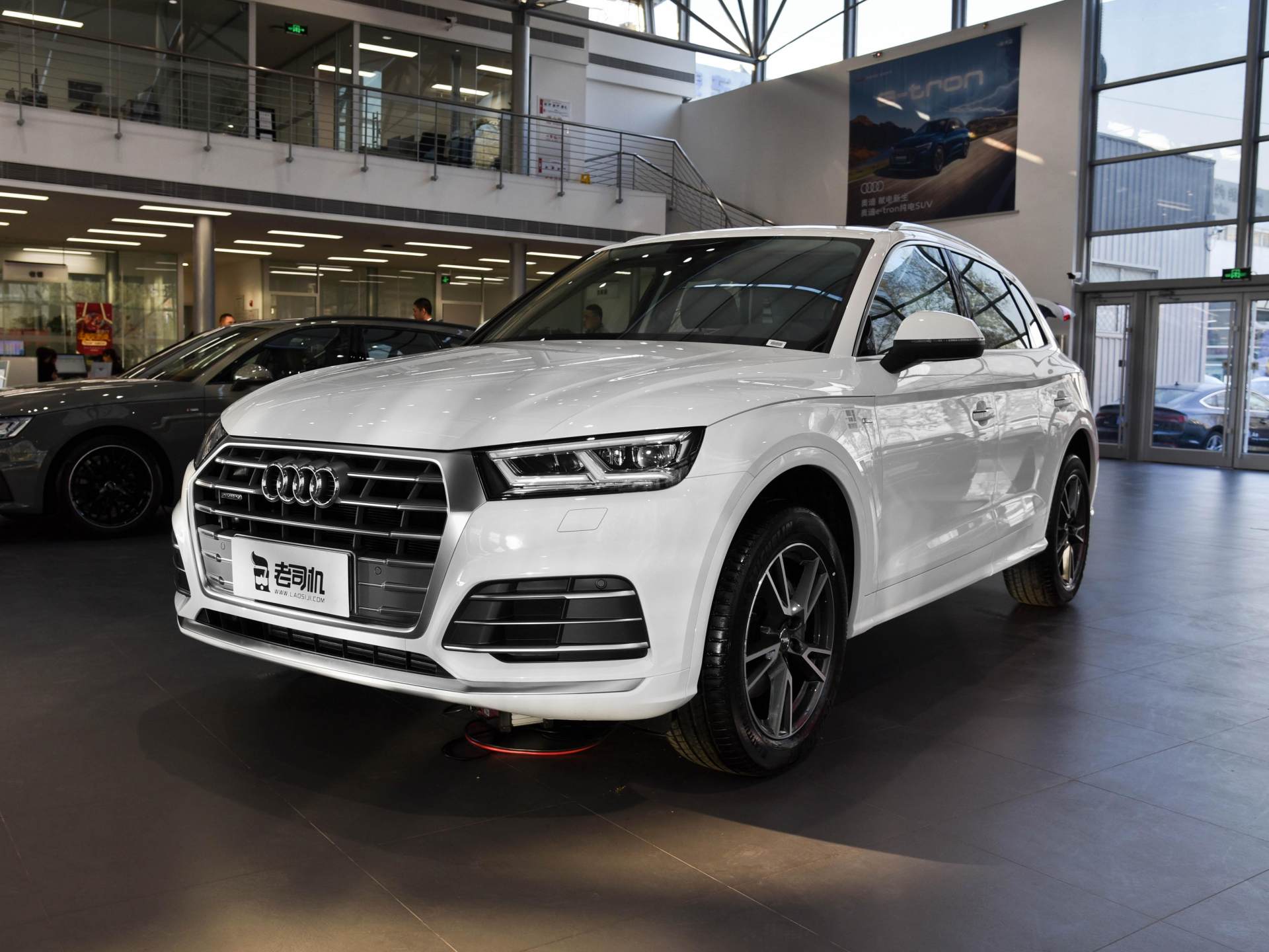 奥迪Q5|买啥汉兰达，30岁开它最有面子，6月狂甩13764台，降价后迷倒一片