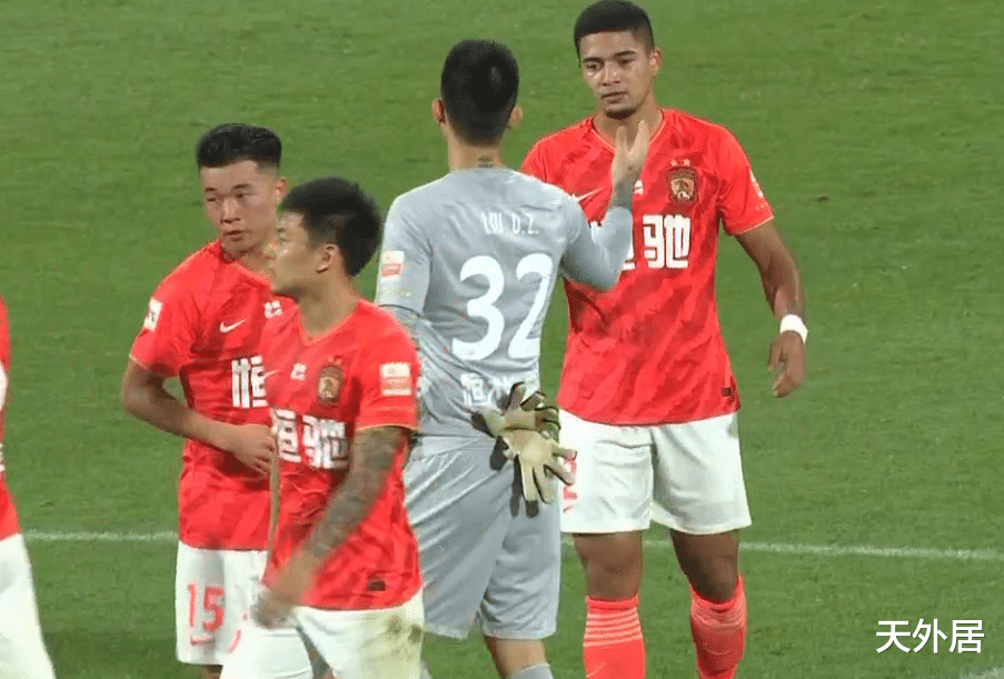 广州恒大|还笑归化是同化？恒大“7外援”全勤之夜，揪出2大本土南郭先生