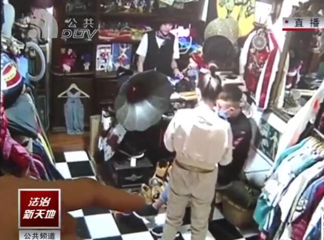 「大连」大连一对情侣竟然在服装店里做这事