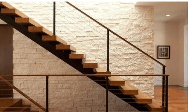 前沿大观察|男子酒后殴打女服务员,下楼时不幸摔倒身亡,家属起诉女服务员索赔