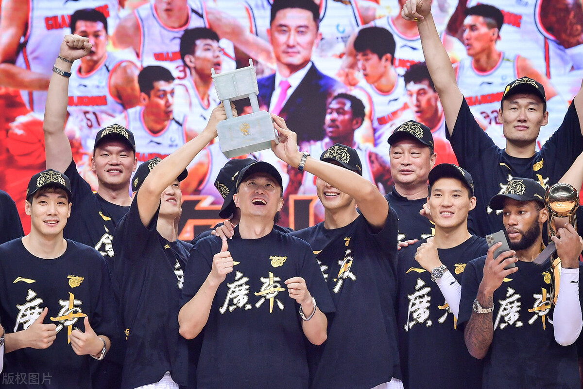 广东男篮|开骂了！辽宁不敌广东后，球队主将怒喷管理层，辽宁全崩了！