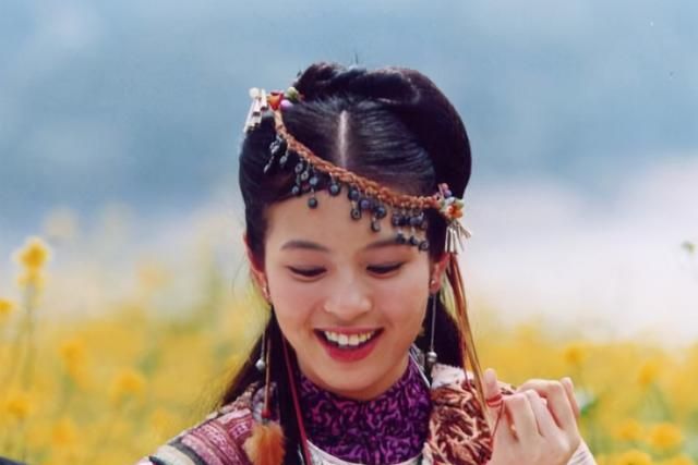 刘品言|17岁被曝怀孕遭抛弃, 逼退圈后壮如大妈, “阿奴”如今美到认不出