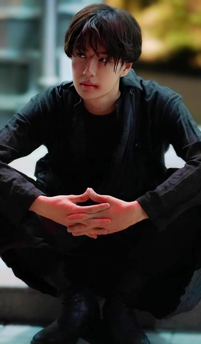 王一博|王一博新剧播放量惨淡，AI换脸表情怪异，粉丝网友看法难统一