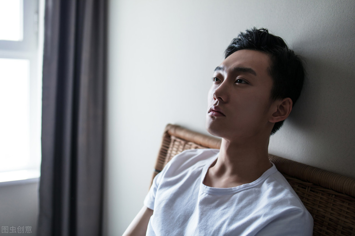 天山|一位感染艾滋8年的病人亲身讲述：病房里的生死实录