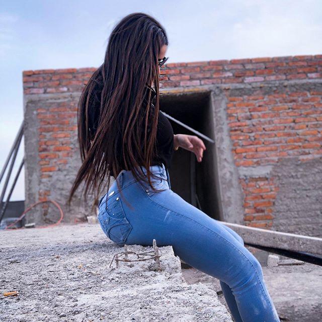 卡罗琳|性感迷人的西班牙彩妆大师卡罗琳娜·伊萨