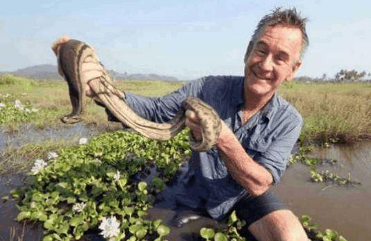 「大象」男子河里抓到一条“大象鼻”，以为是个宝贝，得知真相后他报了警
