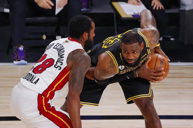 湖人队|湖人两连胜，詹姆斯不满意，库兹马提建议，珍妮献吻，隆多过分了！