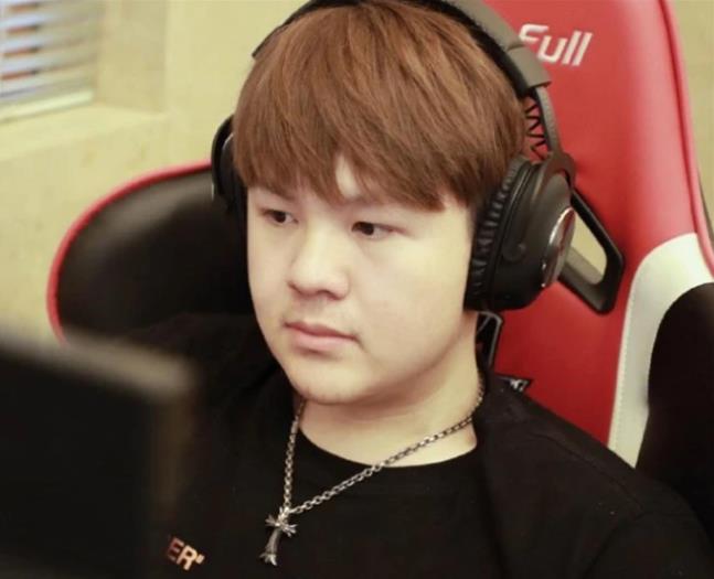 zoom|电竞都是学渣？深圳大学保留Haro学籍，zoom：不打职业，随便考一本