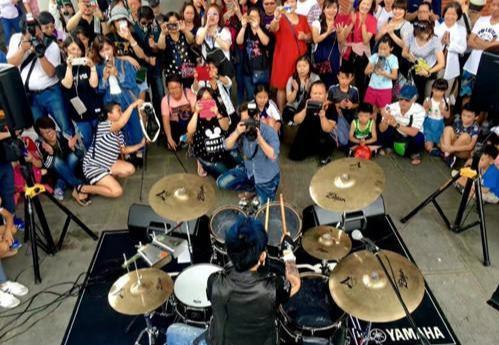 潘美辰|“中性始祖”潘美辰：当红时因绯闻淡出乐坛，51岁和哥哥依旧单身