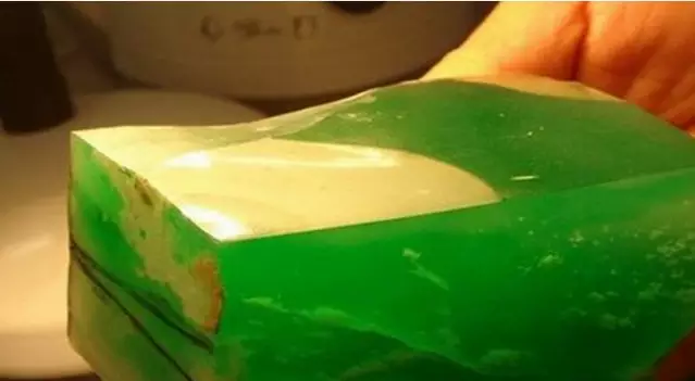 「翡翠」翡翠“观音王”惊艳亮相！三千颗蛋面垫底，估价超过九位数！