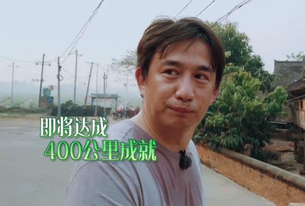 #黄磊#《向往4》黄磊村里发现小卖部,看到货架上的商品后,彻底“露馅”了!