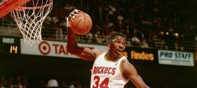 #迈克尔·乔丹#乔丹选的最强五人组,能82场全胜?遇到另外几个人恐怕十连胜都难