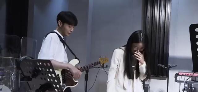 李荣浩|《好声音》马心怡归队，李荣浩亲自教钢琴，评论区却出现不和谐