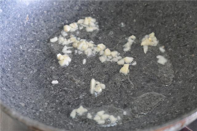 丝瓜|蚝油是开始放还是要最后放？大厨：放错了毁营养还难吃，告诉家人