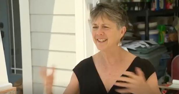 摄像头|一名男子检查家中安全摄像头时，看到十几岁的儿子“勒死妻子”