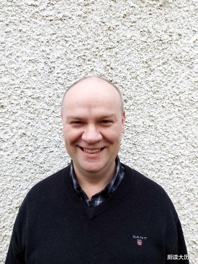 「尼斯湖水怪」有人在“尼斯湖”又拍到不明物体，估计长达9米，官方组织已认可