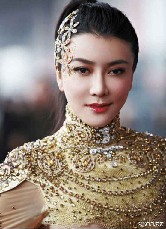 #龚玥菲#女星沦为18线后，为生存“讨好”粉丝，穿这样走穴捞金